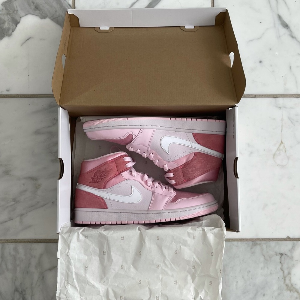Jordan 1 Mid Digital Pink